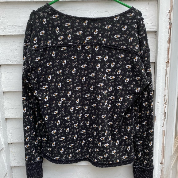 Black Floral Long Sleeve Soft Top Daisy - Picture 6 of 7